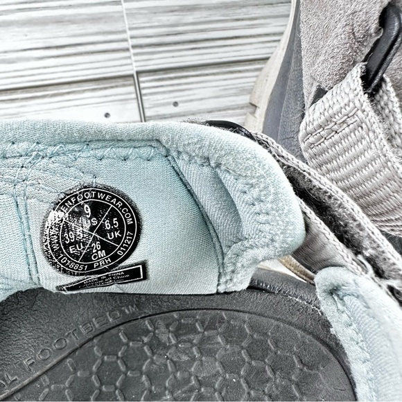 KEEN  Hiking Sandals Women Sz 9 Grey Anti Odor Footbed Waterproof - Picture 2 of 6